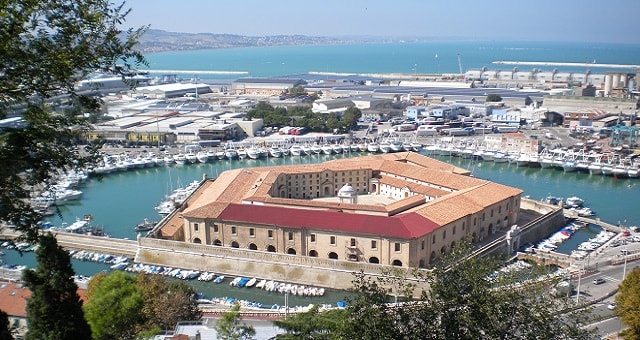 La Mole Vanvitelliana (ex Lazzaretto) ad Ancona, sede del Museo Tattile Statale Omero